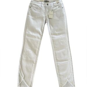 NWT Judy Blue White Tulip Hem Skinny Fit SIZE:3/26